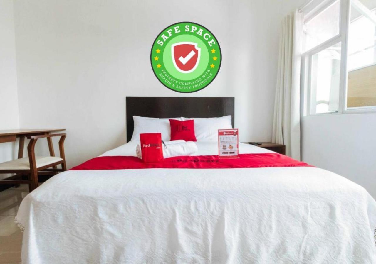 Reddoorz Plus At Banawe Quezon City Cidade Quezon Exterior foto