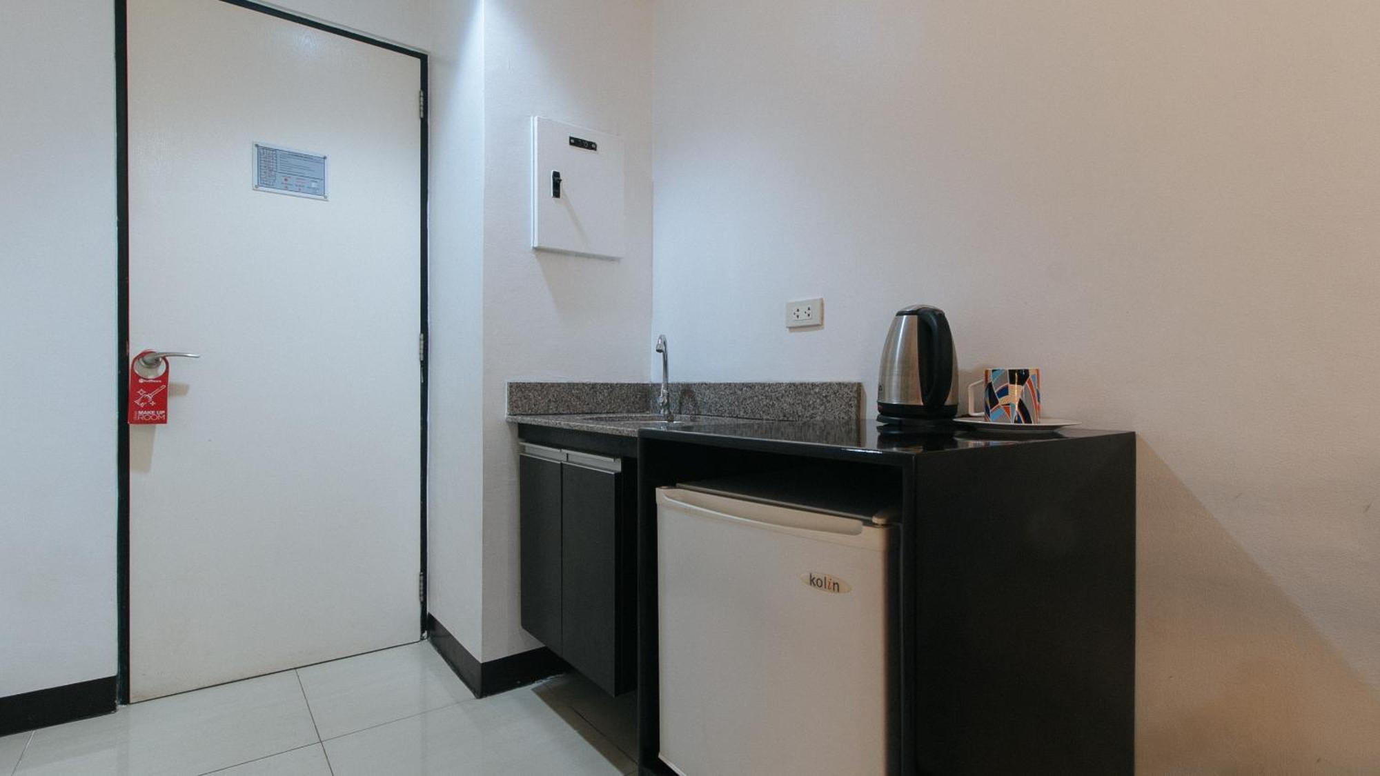 Reddoorz Plus At Banawe Quezon City Cidade Quezon Exterior foto