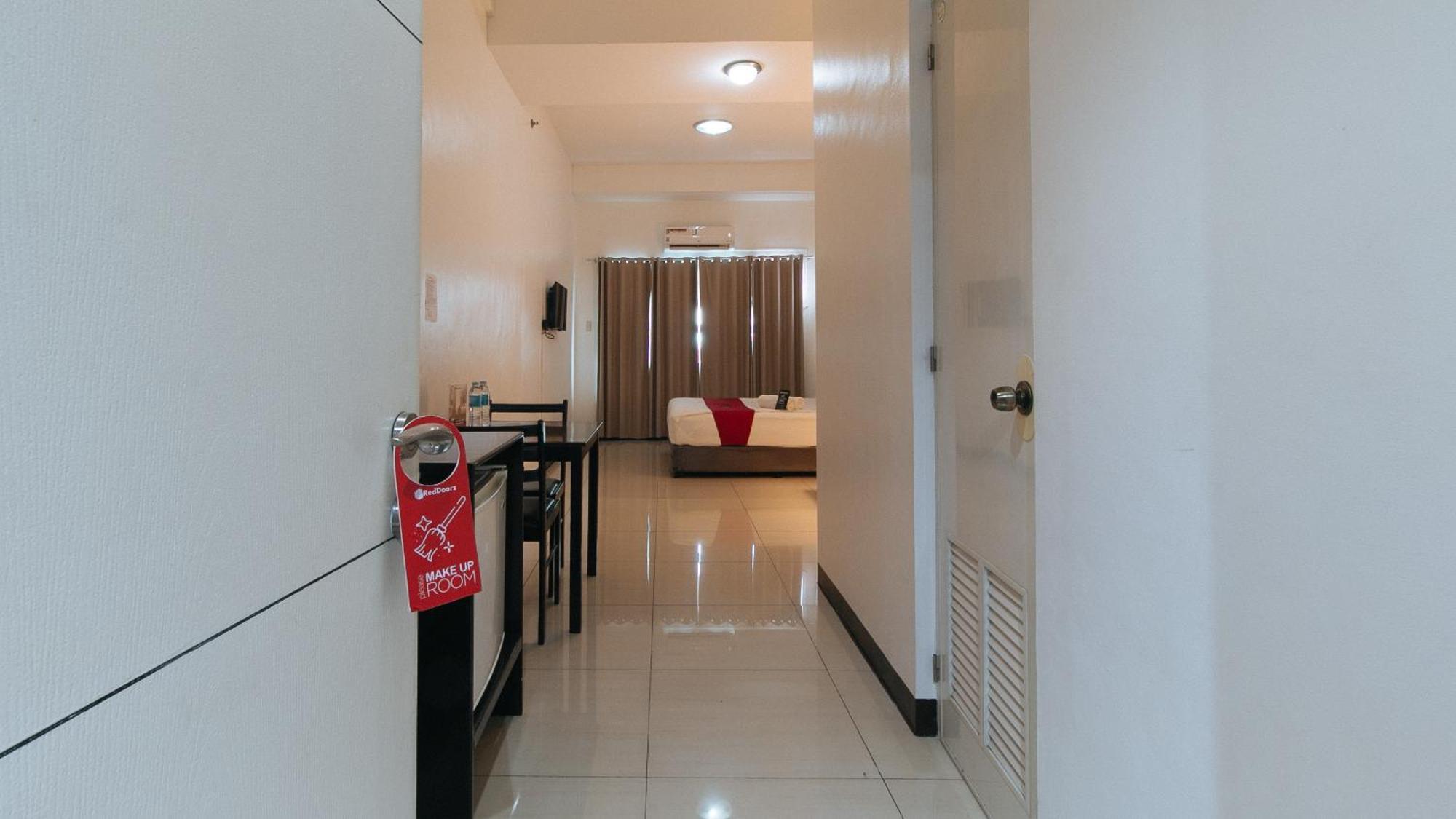 Reddoorz Plus At Banawe Quezon City Cidade Quezon Exterior foto