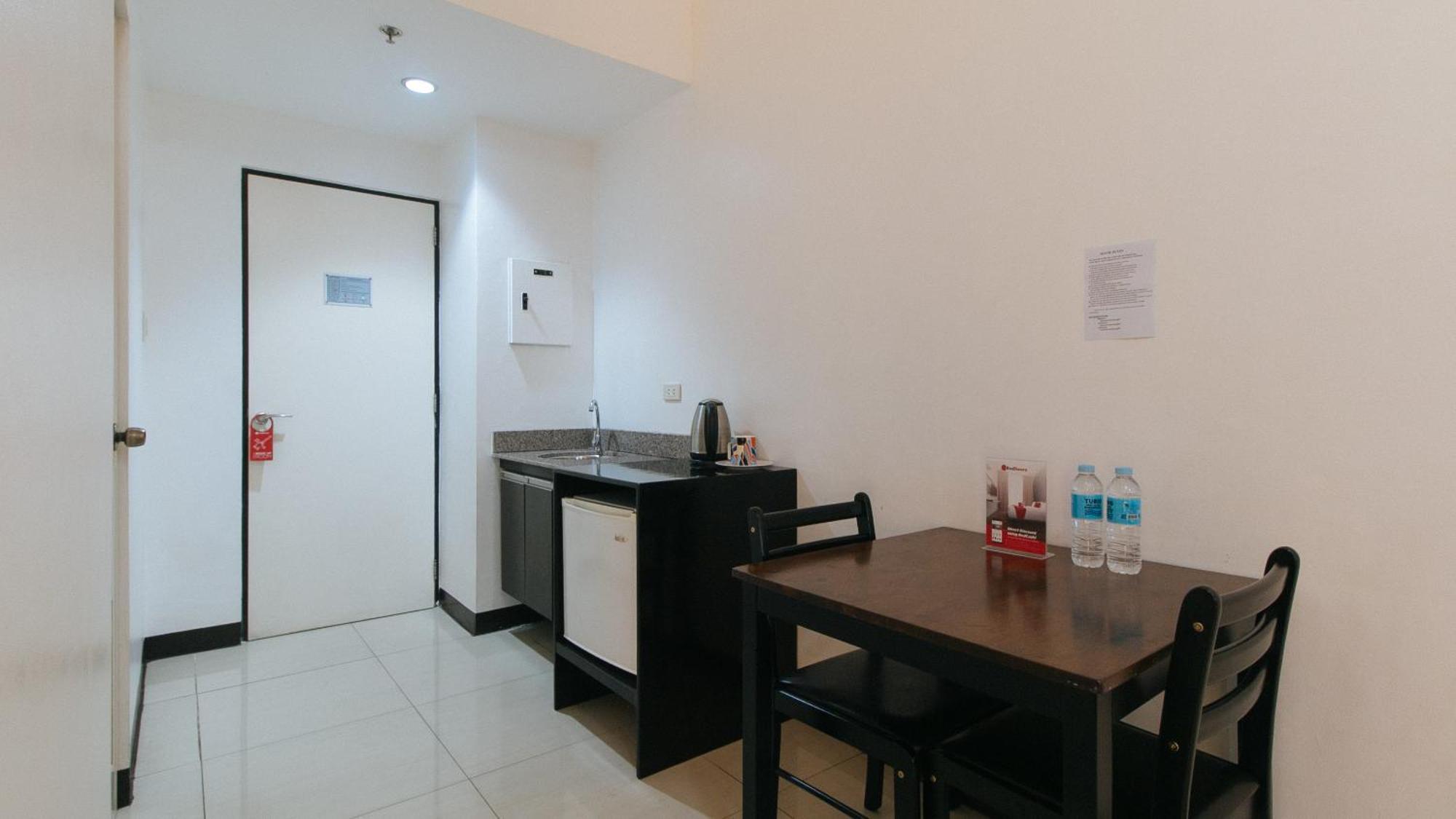 Reddoorz Plus At Banawe Quezon City Cidade Quezon Exterior foto